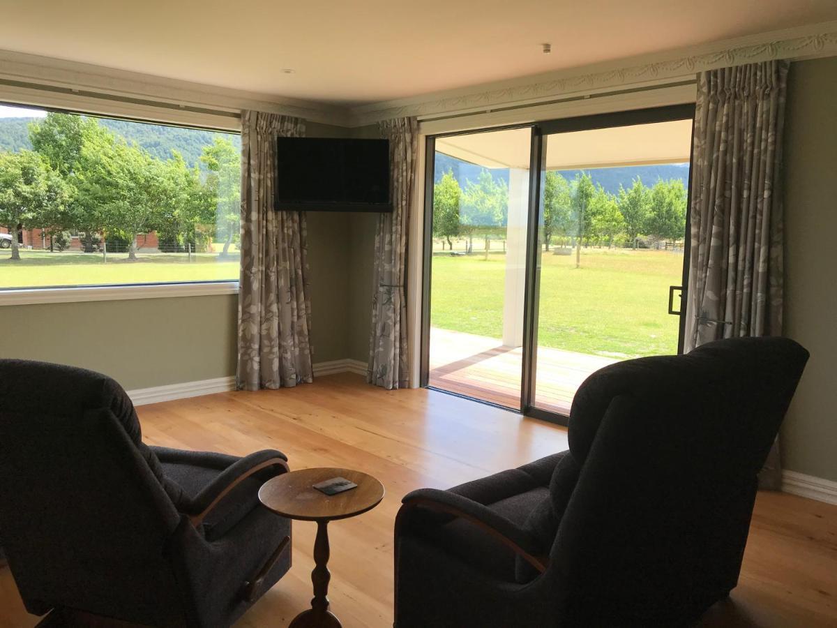 Kepler Oaks Chalet Te Anau Exterior foto